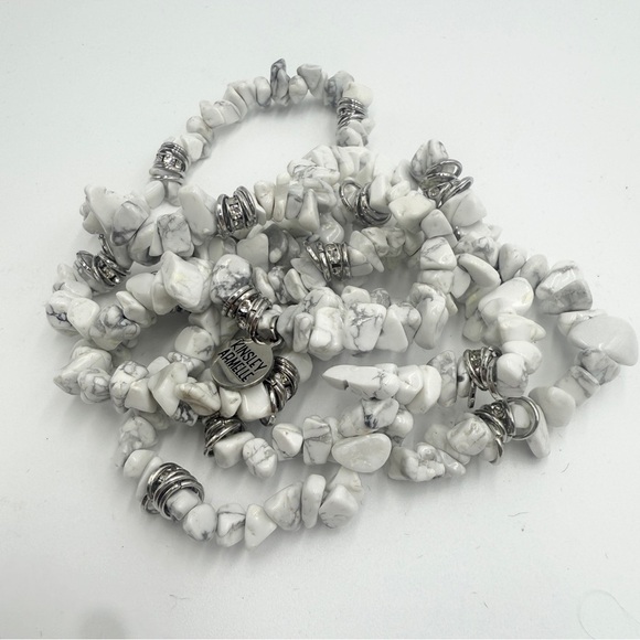 Kinsley Armelle White Howlite Gemstone Chip Stretch Bracelet-5 piece set - Picture 6 of 8